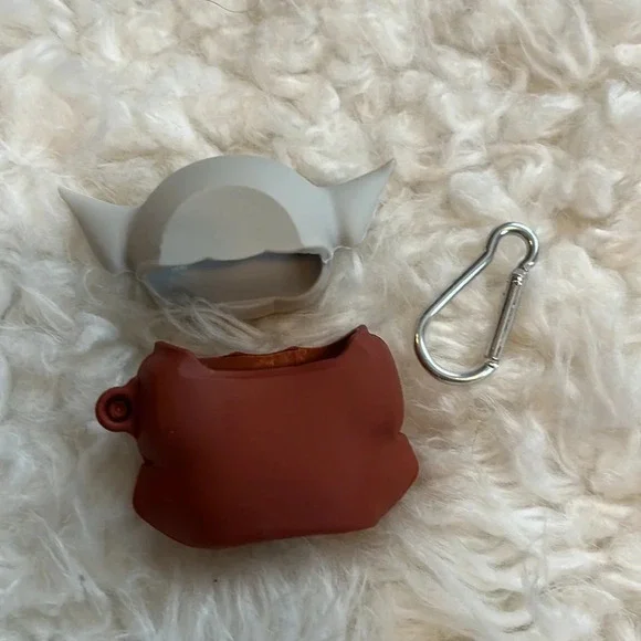 Yoda 1st/2nd Gen AirPods Case - Picture 3 of 4